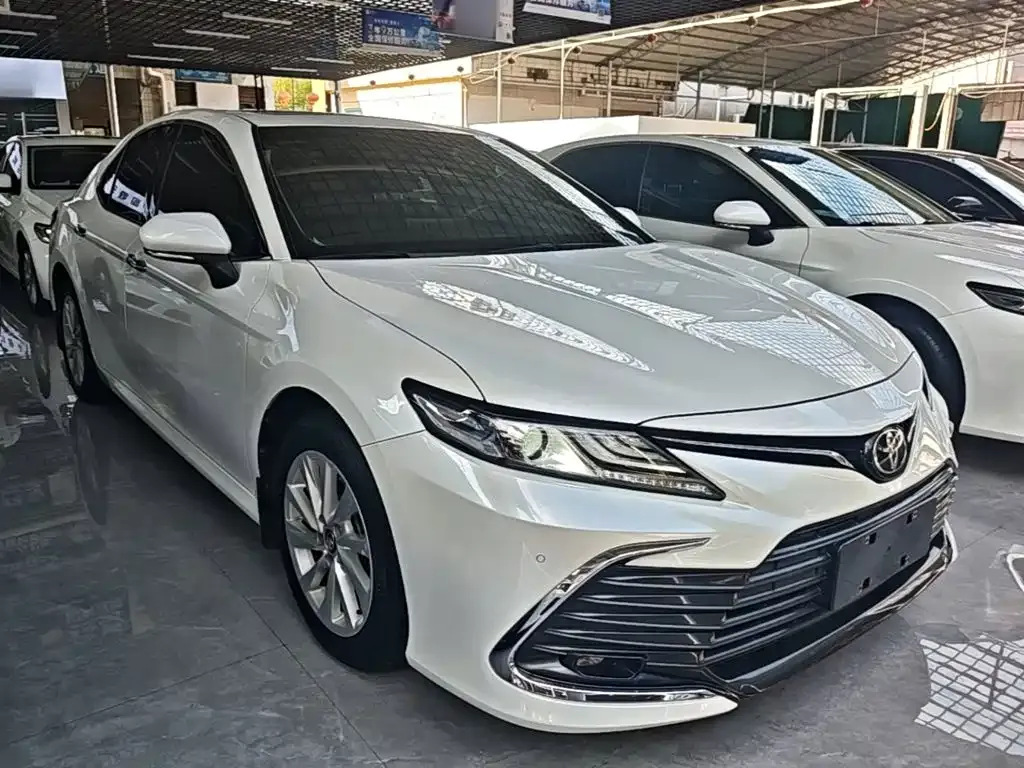Toyota Camry — фото 9