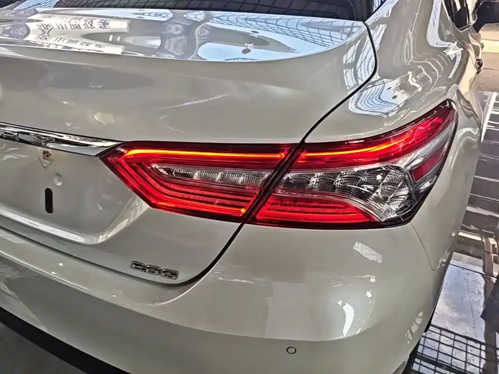 Toyota Camry — фото 10