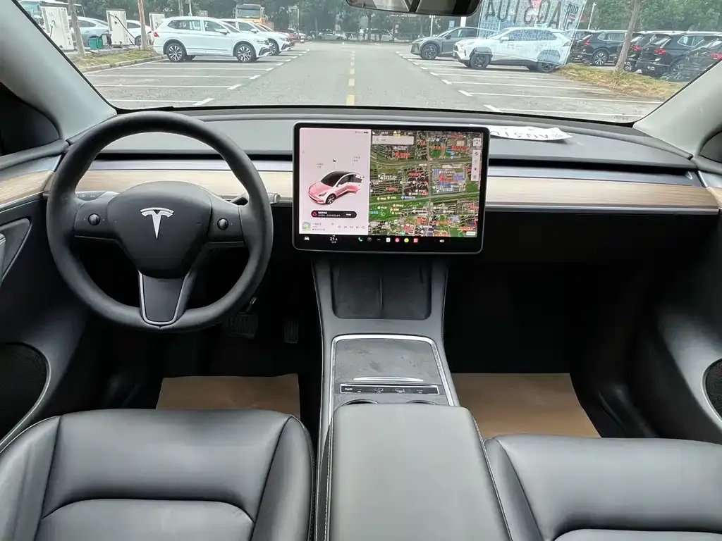 Tesla Model Y — фото 3