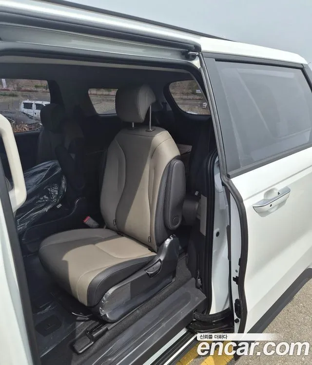 Kia Carnival — фото 10