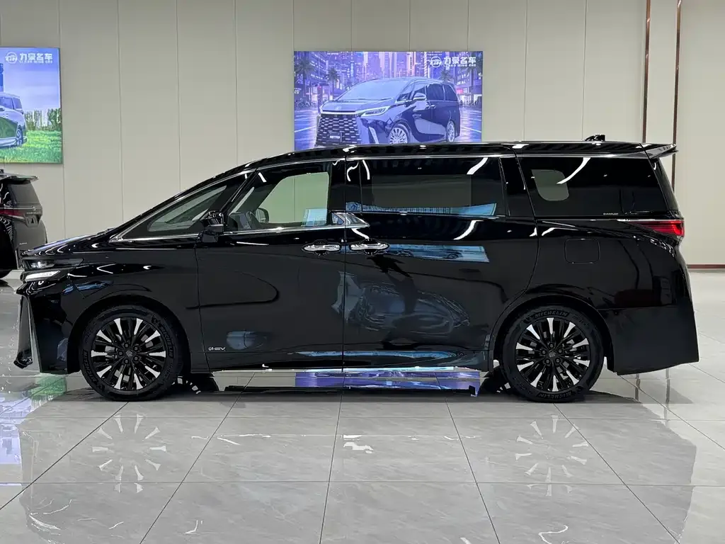 Toyota Vellfire — фото 10
