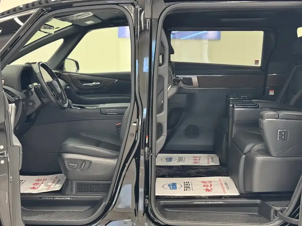 Toyota Vellfire — фото 9