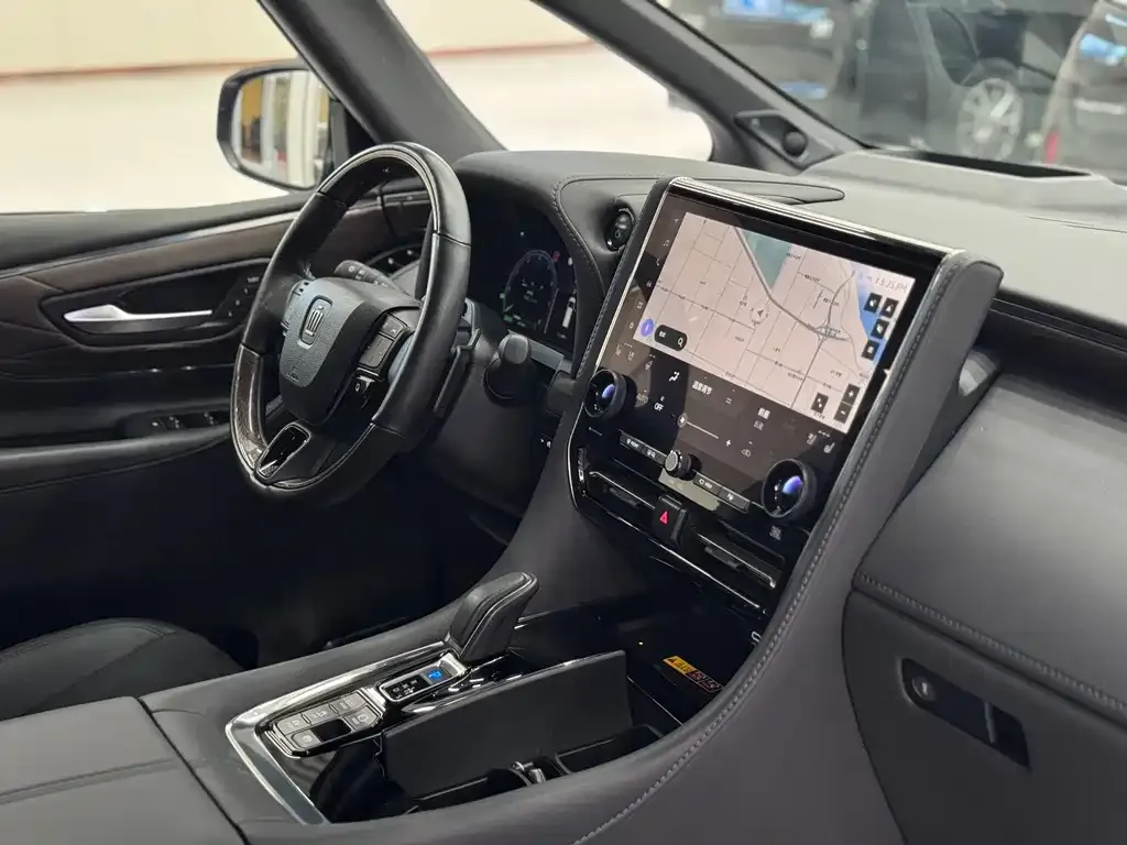 Toyota Vellfire — фото 2