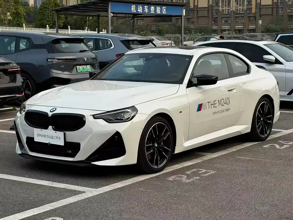 BMW M240i — фото 1
