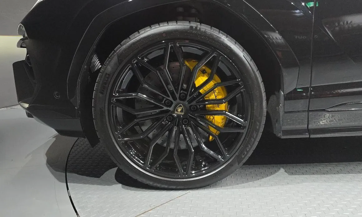 Lamborghini Urus — фото 10