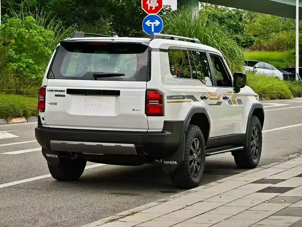 Toyota Prado — фото 4