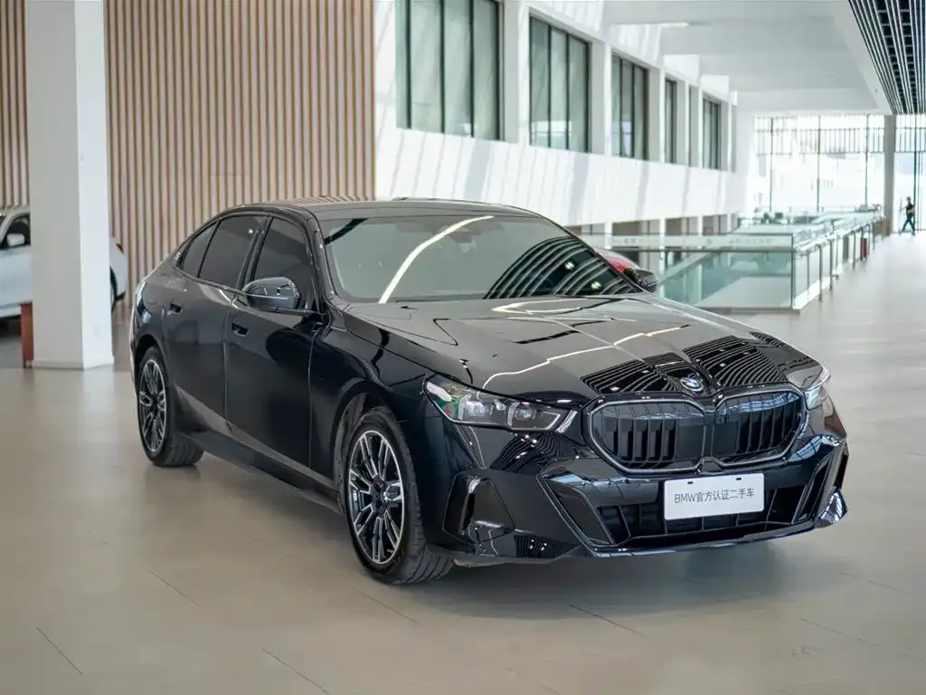 BMW 5 Series — фото 8