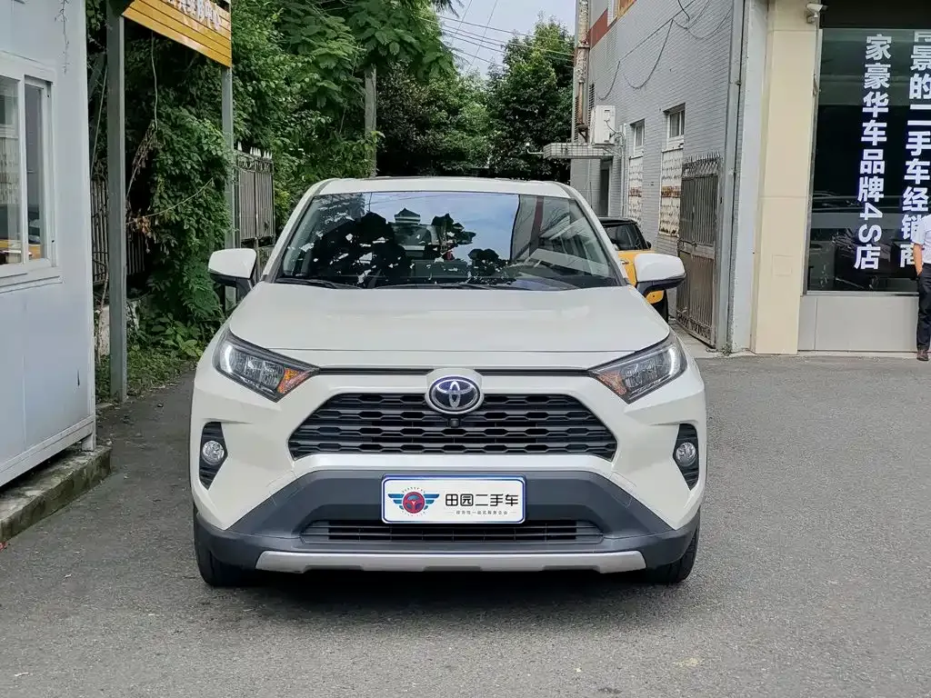 Toyota RAV4 — фото 7