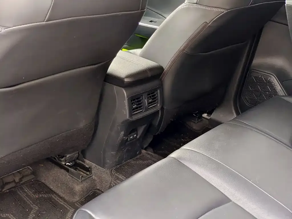 Toyota RAV4 — фото 3