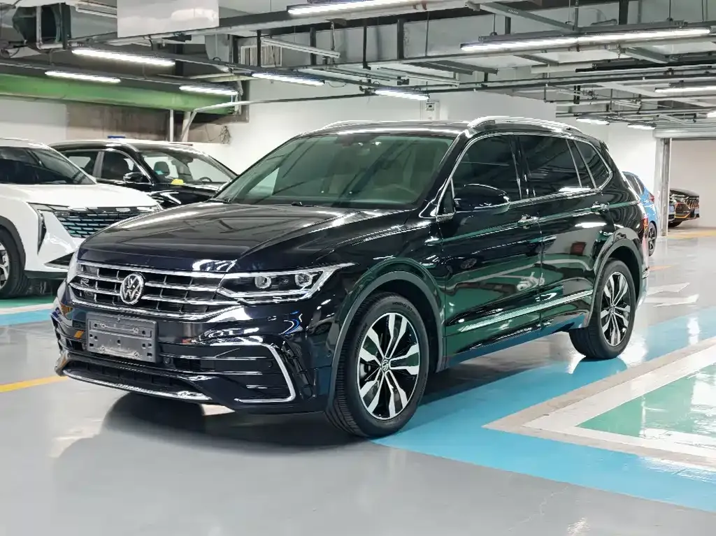 Volkswagen Tiguan L — фото 1
