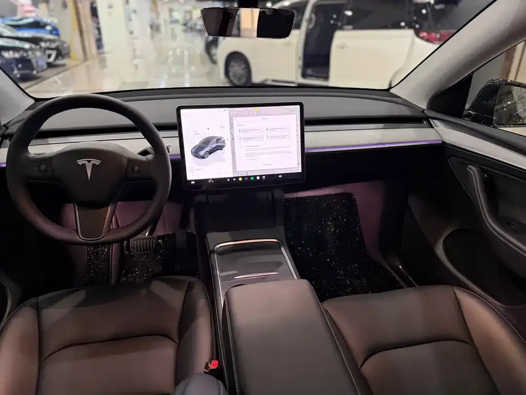 Tesla Model Y — фото 4