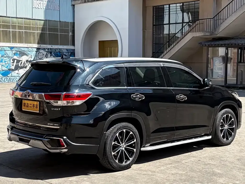 Toyota Highlander — фото 10