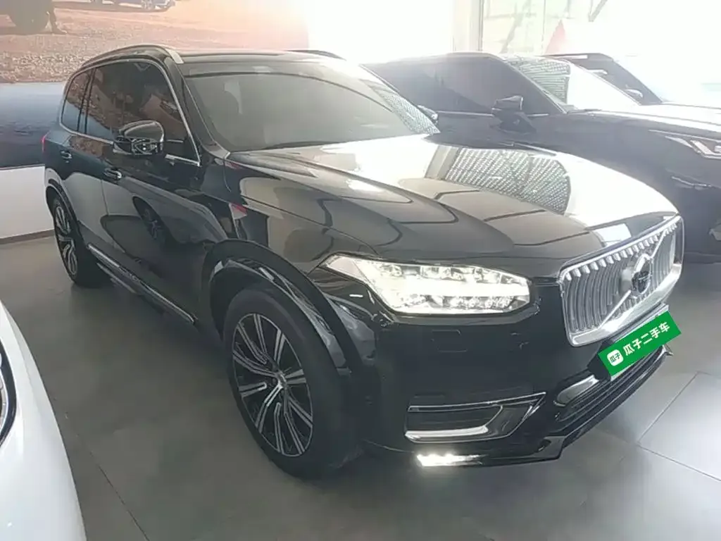 Volvo XC90 — фото 1