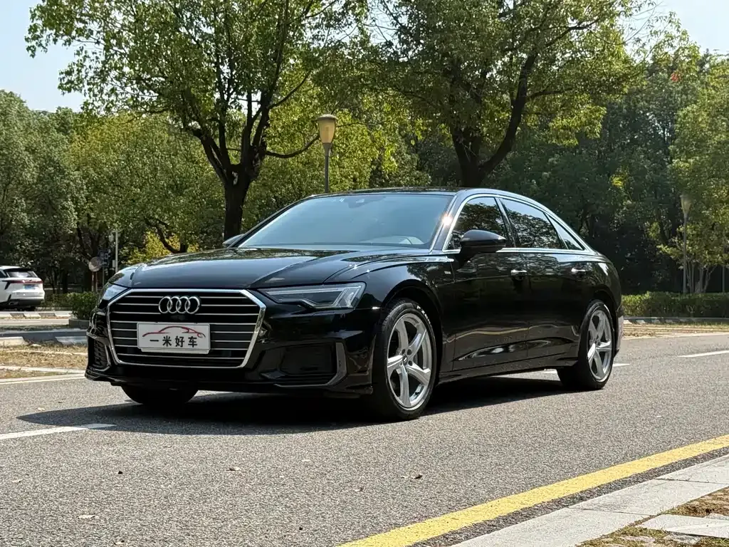 Audi A6L — фото 1
