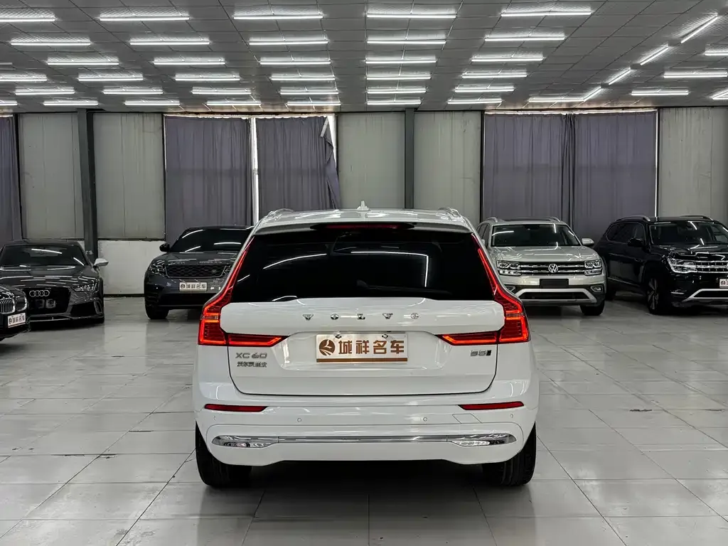 Volvo XC60 — фото 10