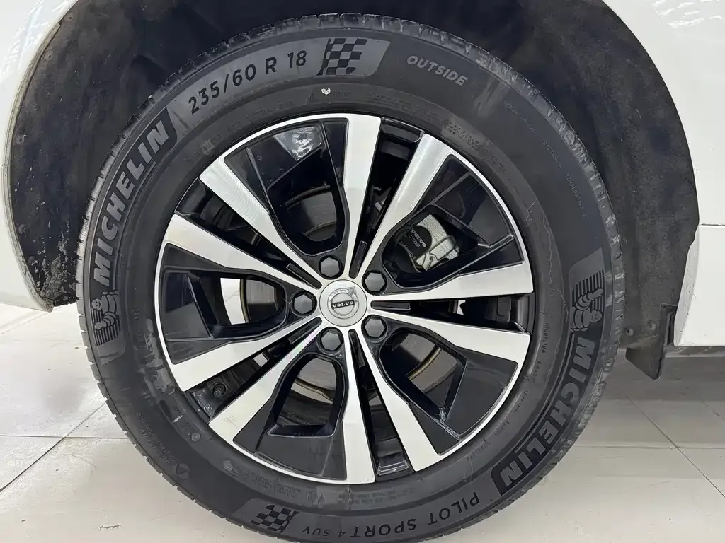 Volvo XC60 — фото 7