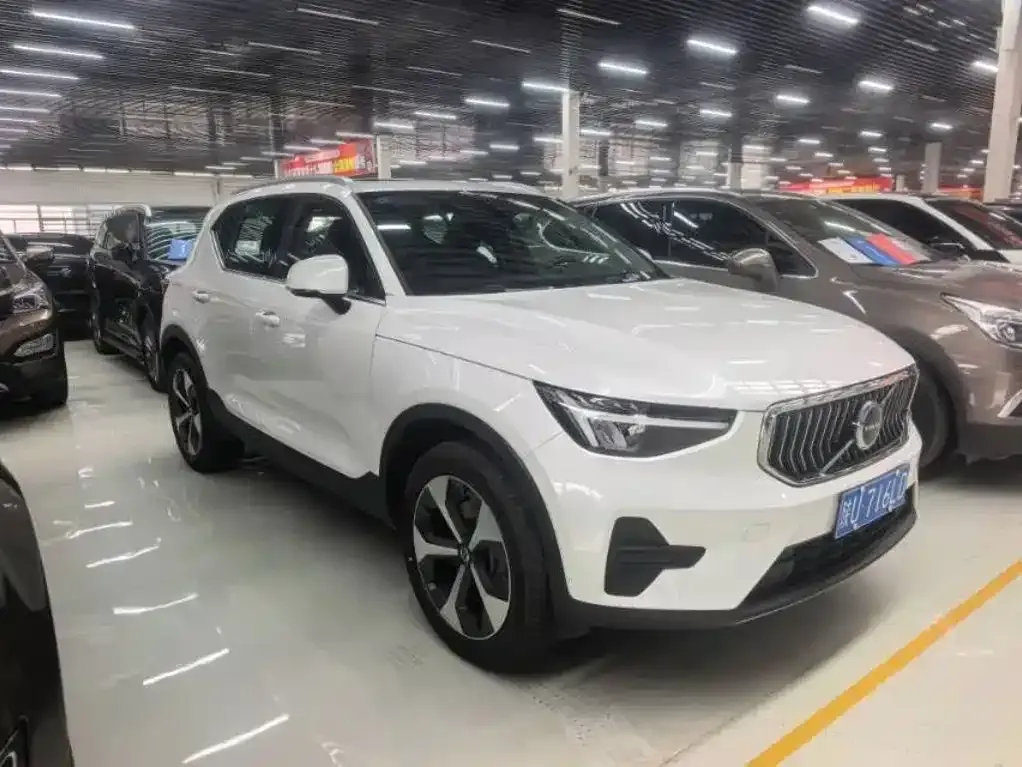 Volvo XC40 — фото 6