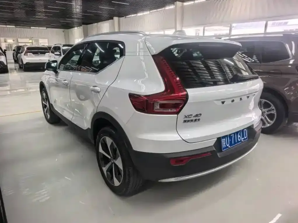 Volvo XC40 — фото 2