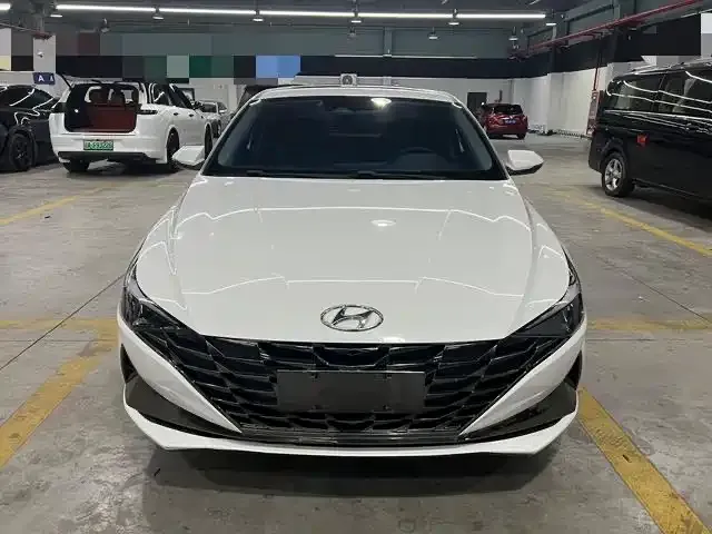 Hyundai Elantra — фото 5