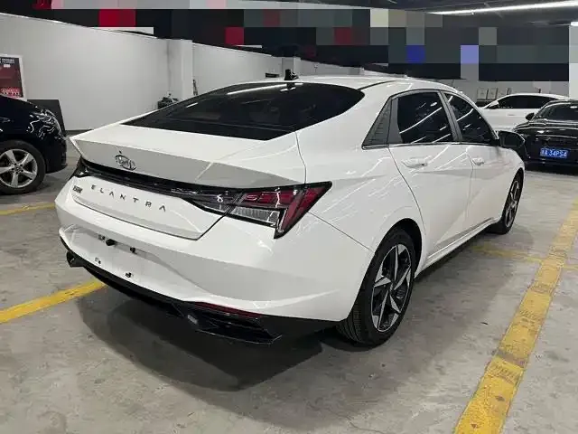 Hyundai Elantra — фото 4
