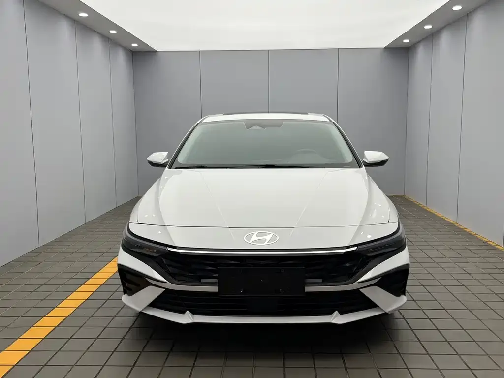 Hyundai Elantra — фото 2