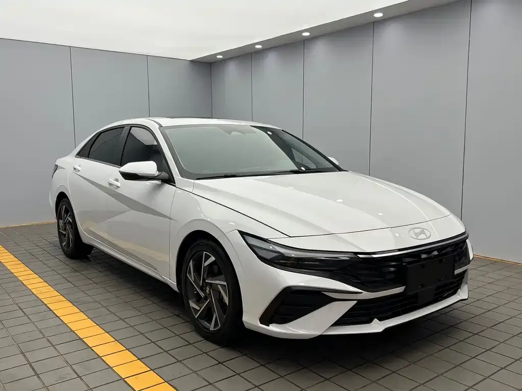 Hyundai Elantra — фото 7