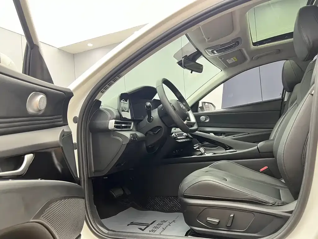 Hyundai Elantra — фото 6