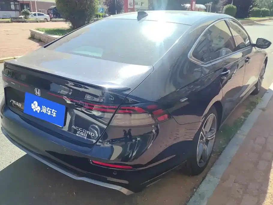 Honda Accord — фото 8