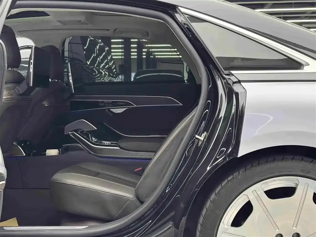 Audi A8 — фото 10