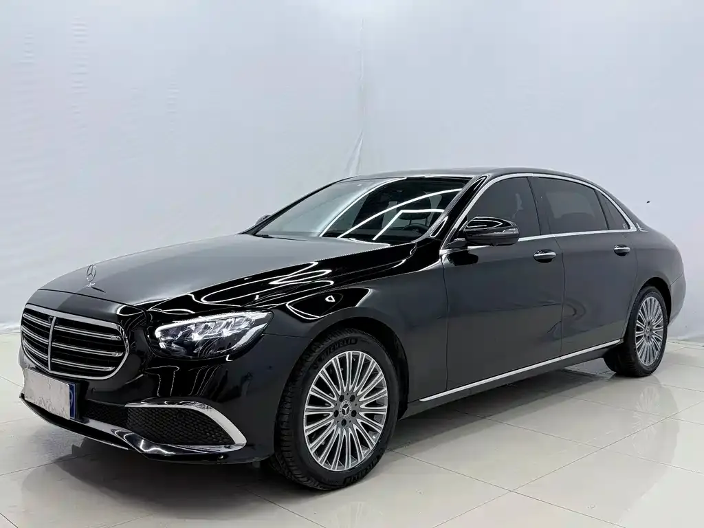 Mercedes-Benz E-Class — фото 1