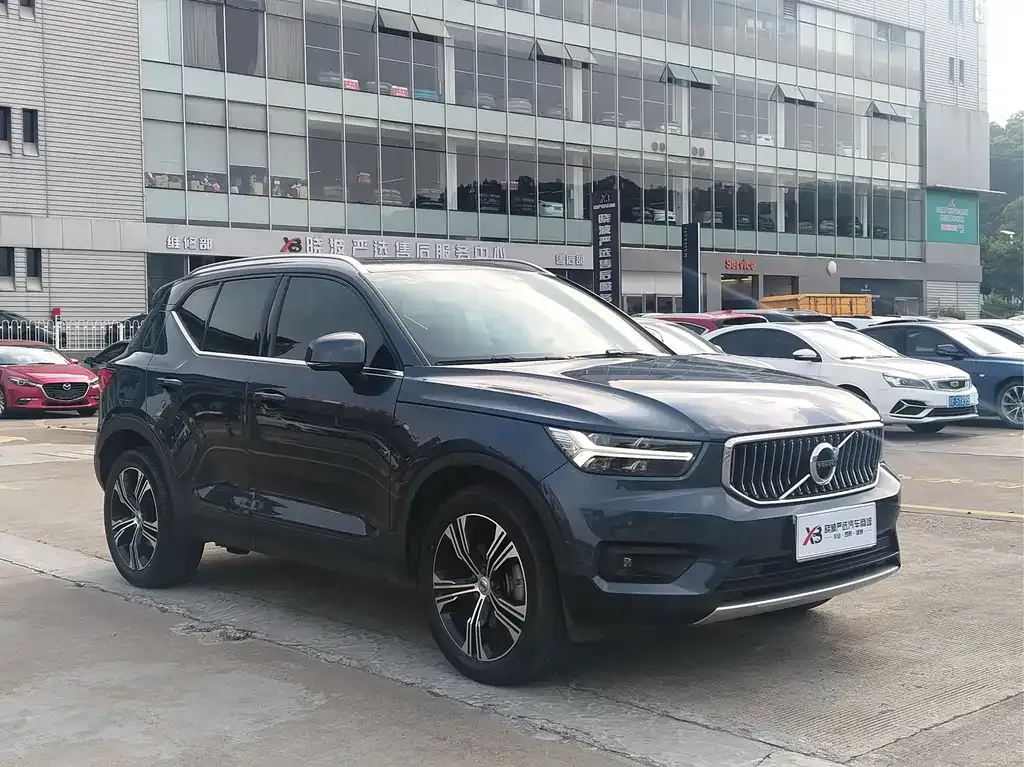 Volvo XC40 — фото 6