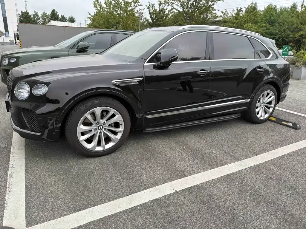 Bentley Bentayga — фото 10