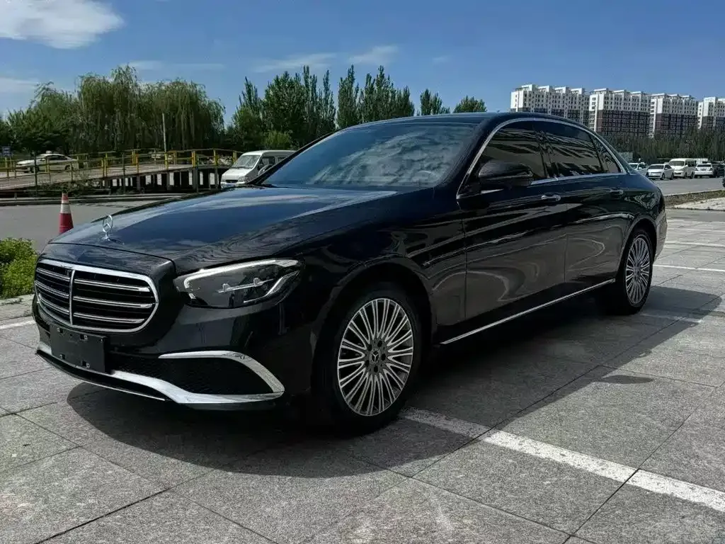 Mercedes-Benz E-Class — фото 1
