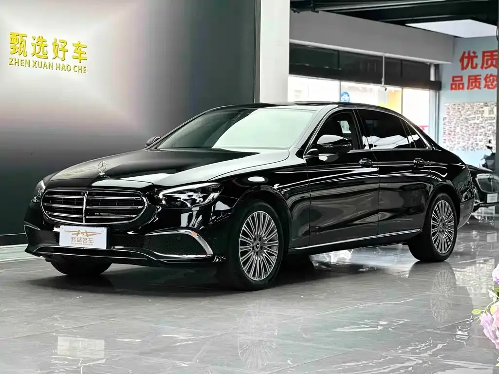 Mercedes-Benz E-Class — фото 1