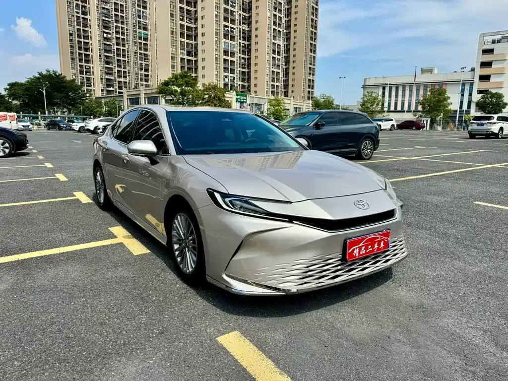 Toyota Camry — фото 7