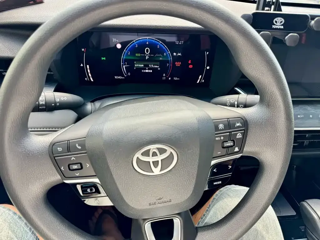 Toyota Camry — фото 5