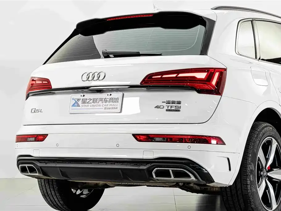 Audi Q5L — фото 6
