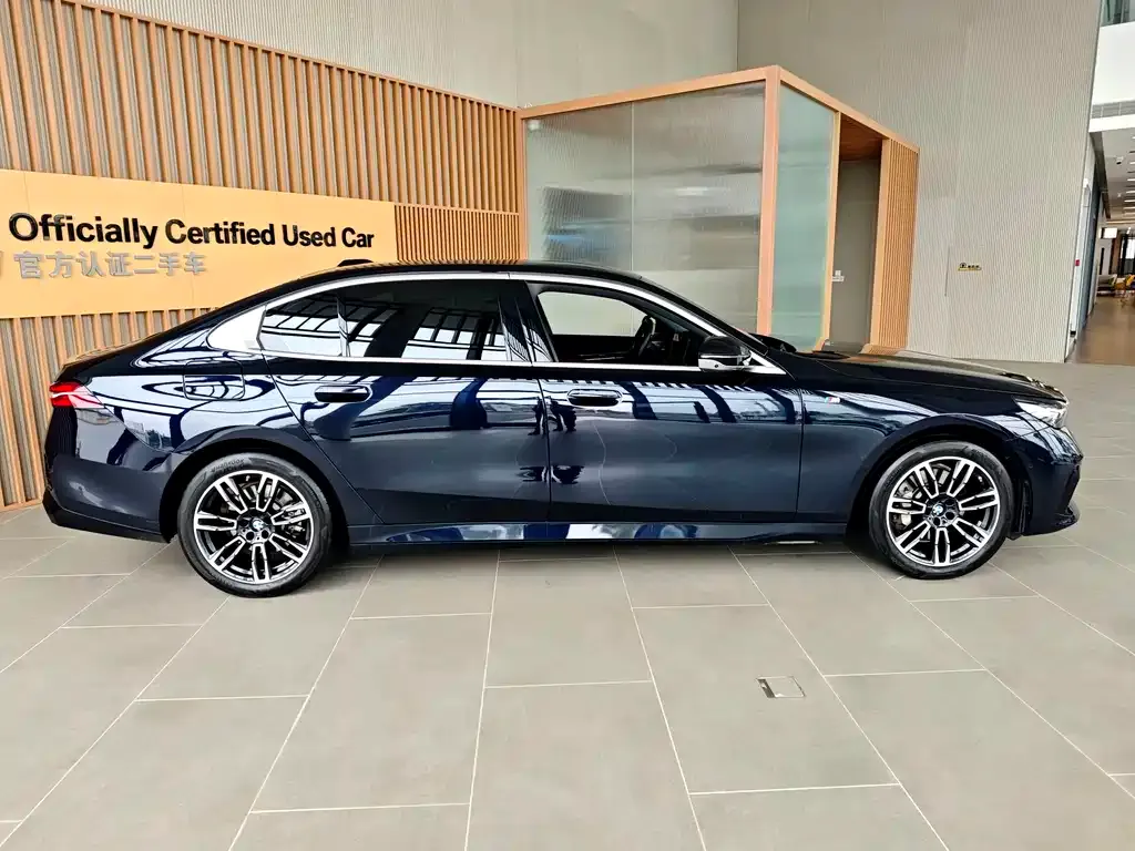 BMW 5 Series — фото 6