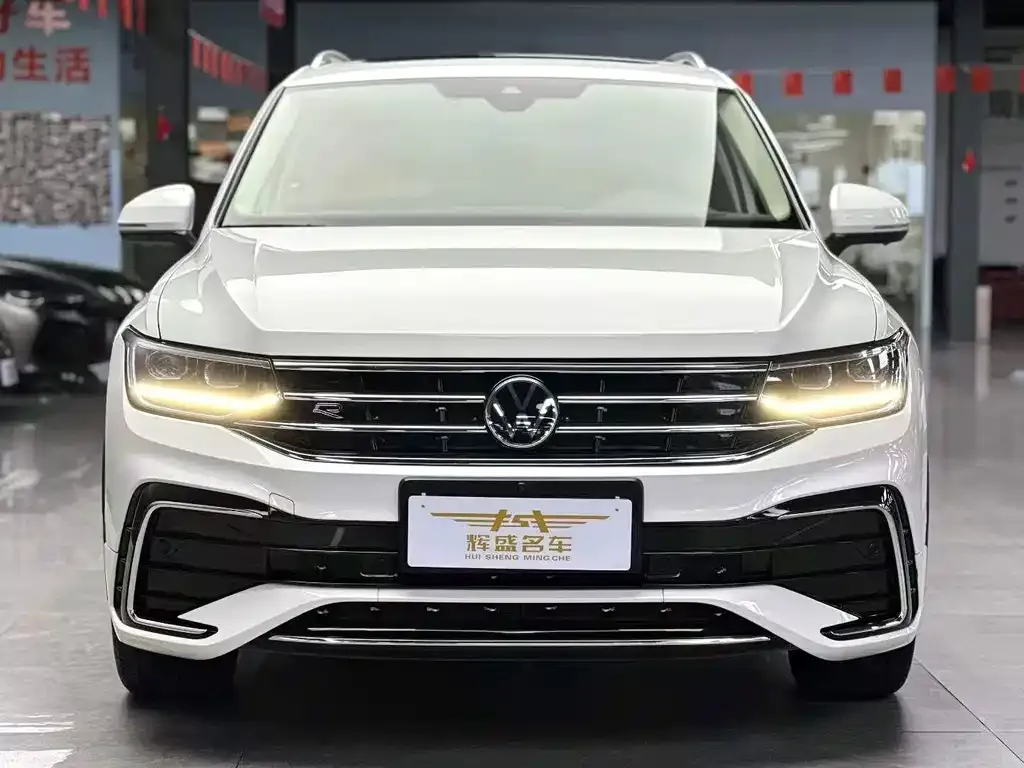 Volkswagen Tiguan L — фото 9