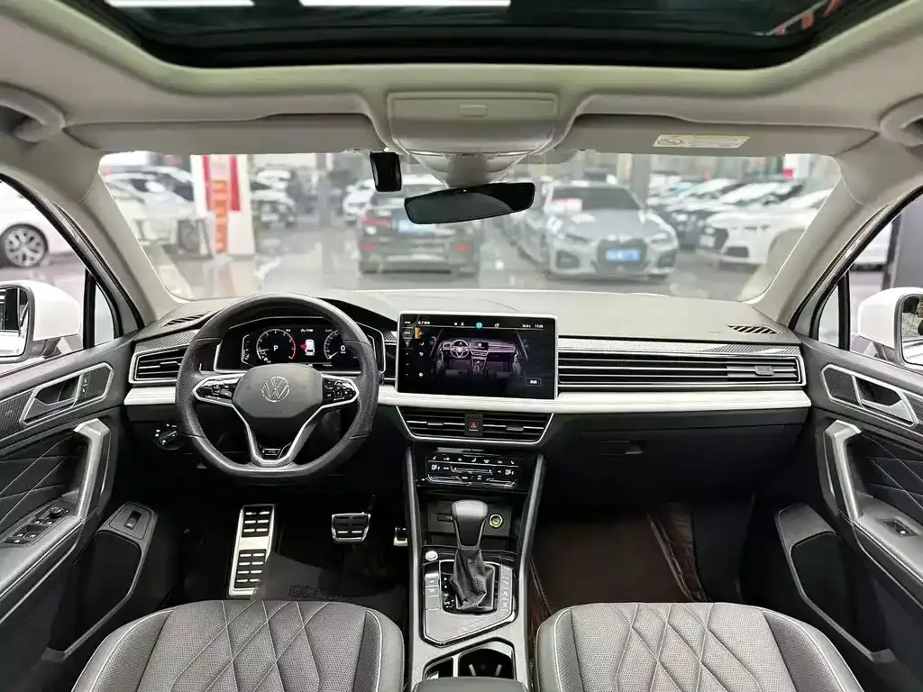 Volkswagen Tiguan L — фото 3