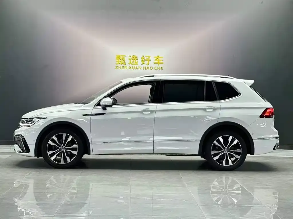 Volkswagen Tiguan L — фото 5
