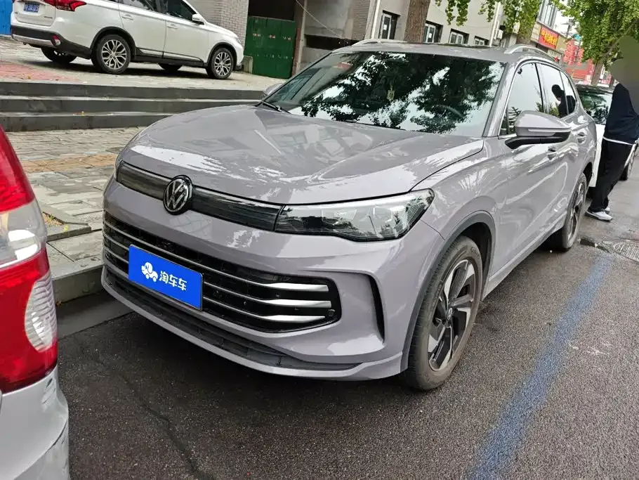 Volkswagen Tiguan L — фото 2