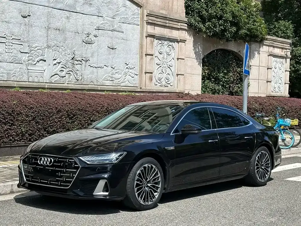 Audi A7L — фото 1
