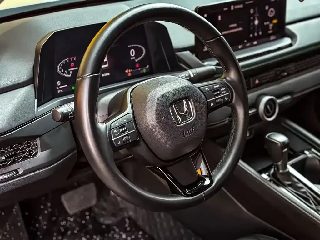 Honda Accord — фото 8