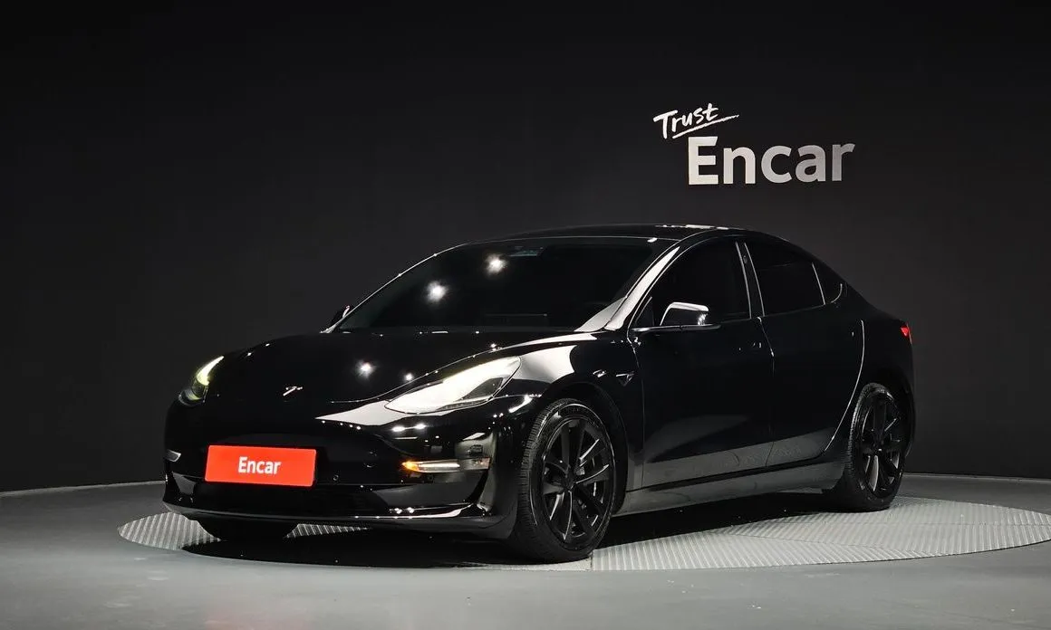 Tesla Model 3 — фото 1