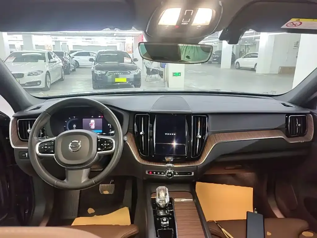Volvo XC60 — фото 10