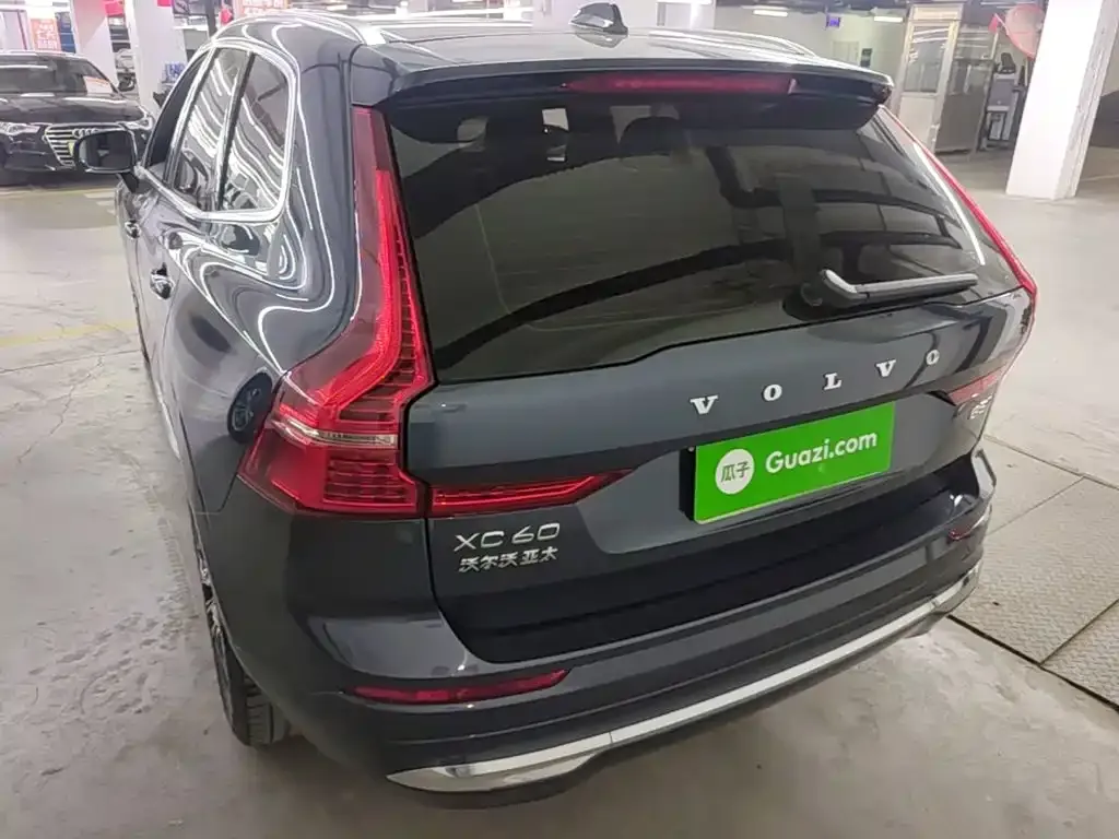 Volvo XC60 — фото 9