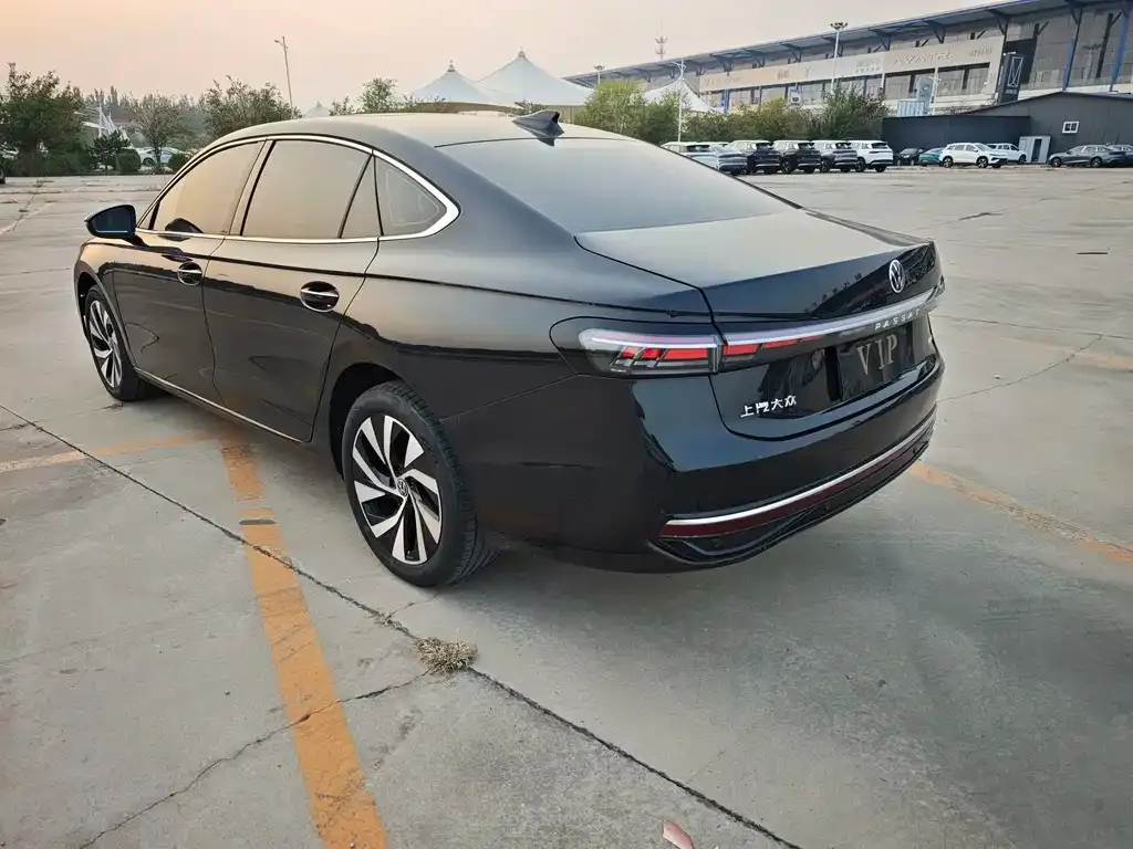 Volkswagen Passat — фото 10