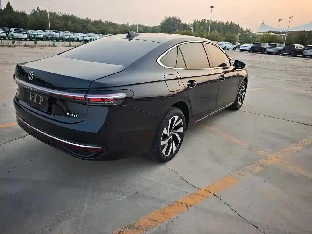 Volkswagen Passat — фото 8