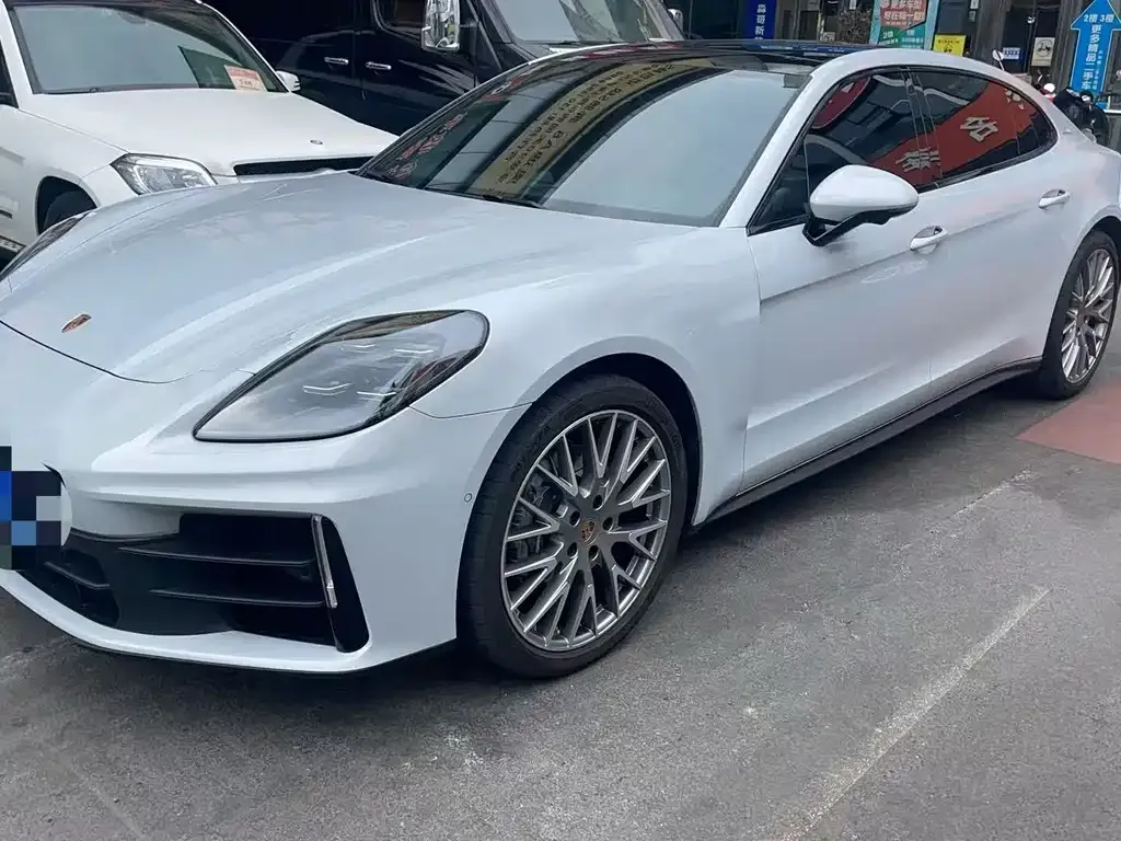 Porsche Panamera — фото 1